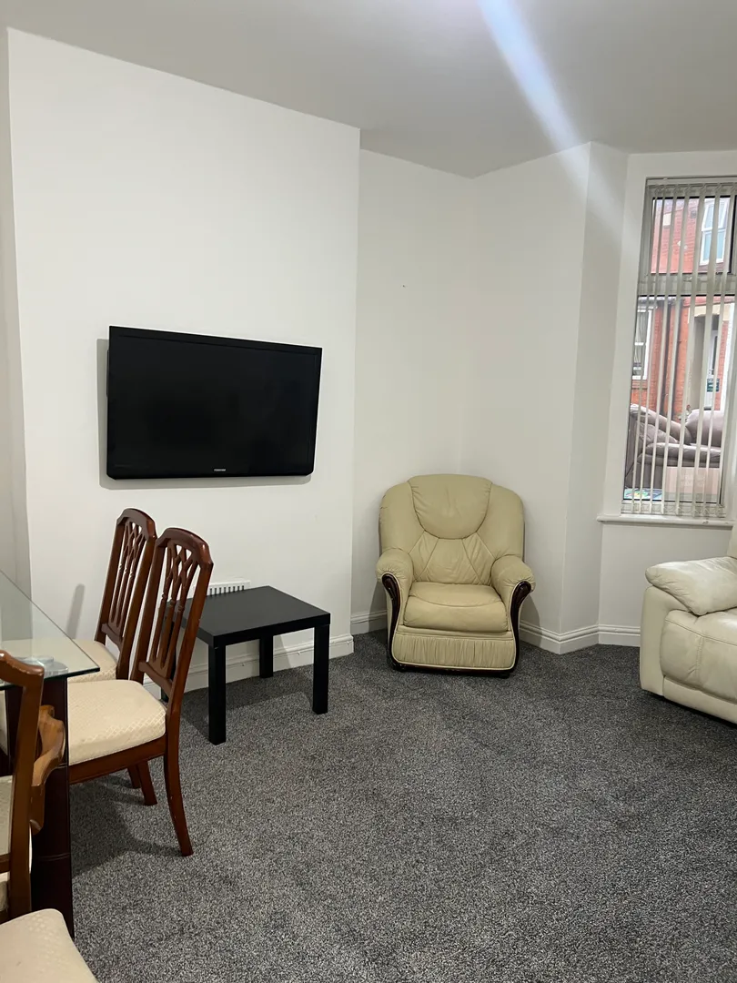23 Bute Avenue: 7 bedroom student house NG7 1QB - Image 15